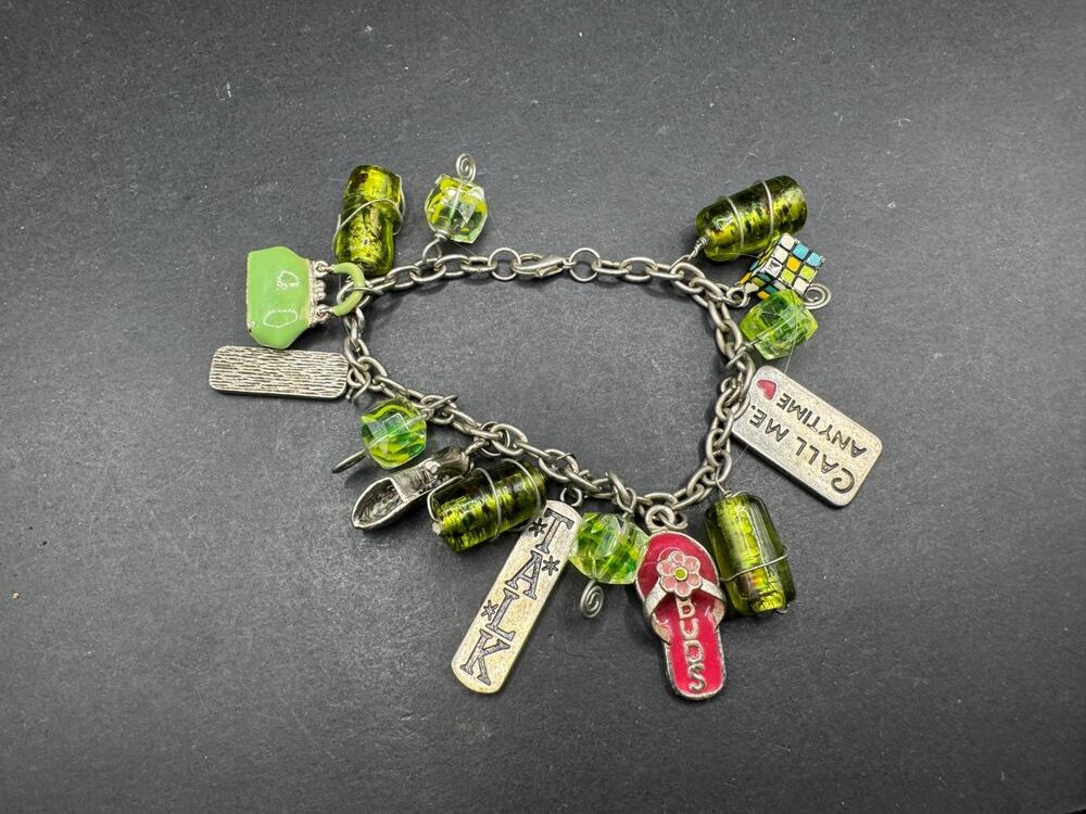 Vtg Y2K Green Glass Charm Bracelet Wire Wrapped Beads Flip Flop Purse Talk 7.5"